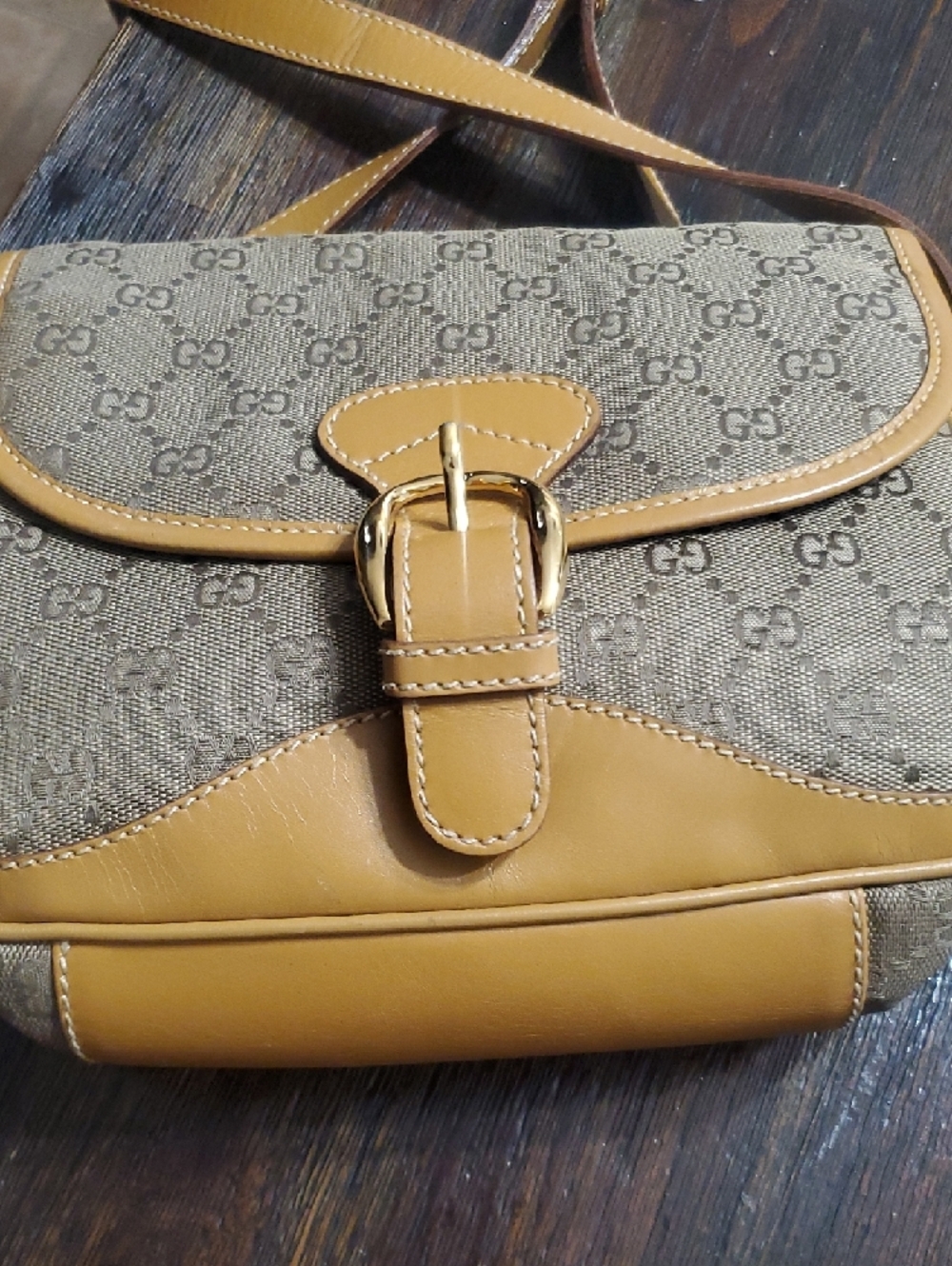 Gucci Brown and Tan GG Monogram Buckle Shoulder Crossbody - Picture 2 of 16